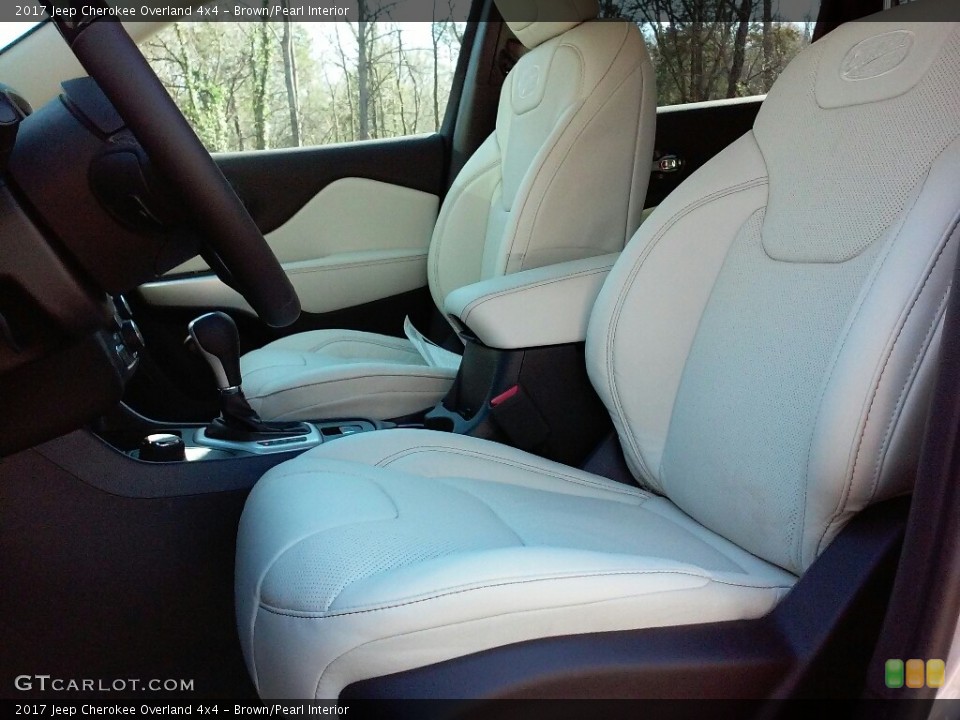 Brown/Pearl Interior Photo for the 2017 Jeep Cherokee Overland 4x4 #117687000