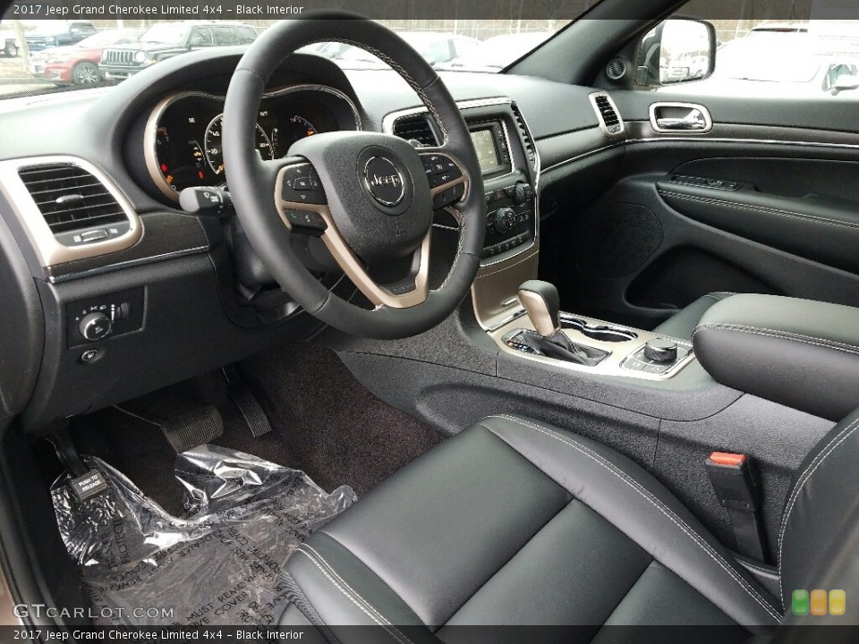 Black Interior Photo for the 2017 Jeep Grand Cherokee Limited 4x4 #117854035