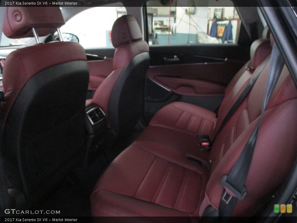 Merlot Interior Rear Seat for the 2017 Kia Sorento SX V6 #117929161