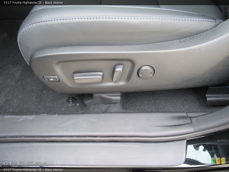 Black Interior Controls for the 2017 Toyota Highlander SE #118003972