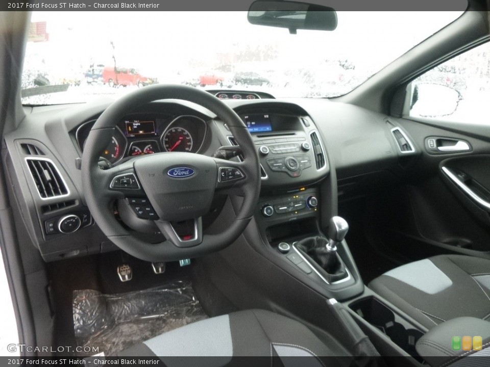 Charcoal Black Interior Photo for the 2017 Ford Focus ST Hatch #118025763