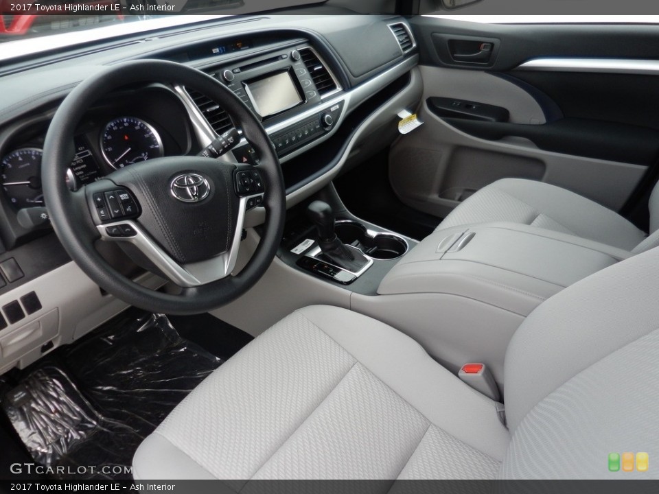 Ash Interior Photo for the 2017 Toyota Highlander LE #118045314