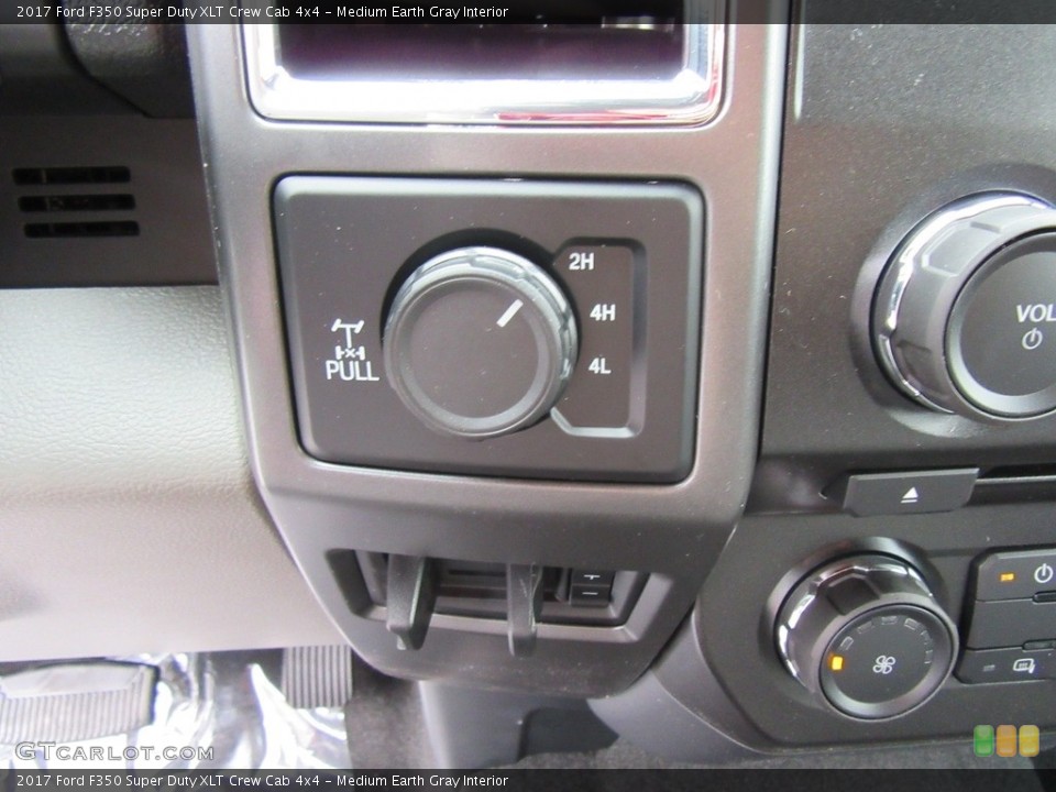 Medium Earth Gray Interior Controls for the 2017 Ford F350 Super Duty XLT Crew Cab 4x4 #118173123