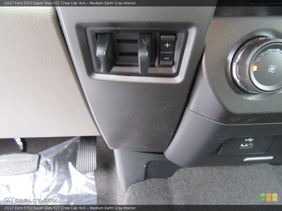 Medium Earth Gray Interior Controls for the 2017 Ford F350 Super Duty XLT Crew Cab 4x4 #118173147