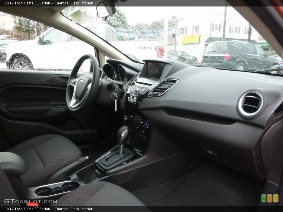 Charcoal Black Interior Photo for the 2017 Ford Fiesta SE Sedan #118191197