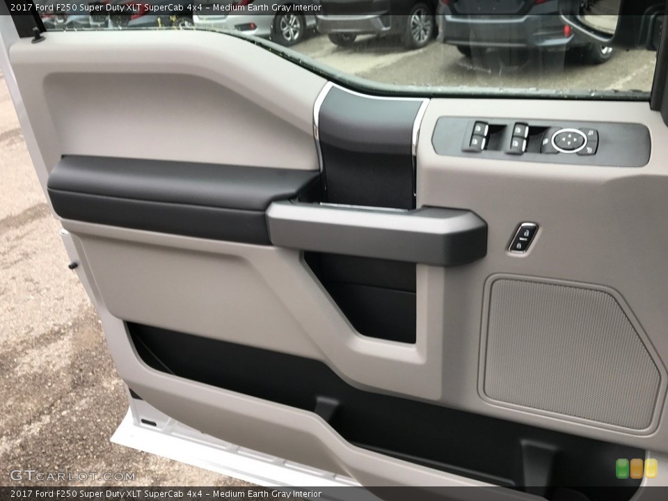 Medium Earth Gray Interior Door Panel for the 2017 Ford F250 Super Duty XLT SuperCab 4x4 #118198178