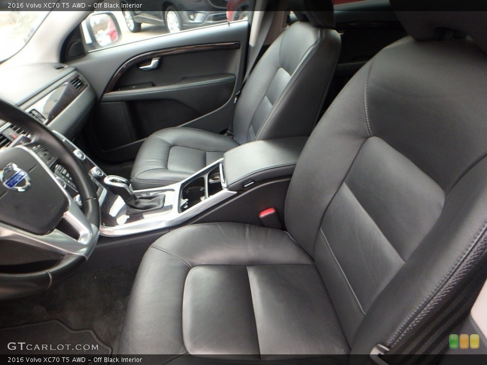 Off Black Interior Photo for the 2016 Volvo XC70 T5 AWD #118219262