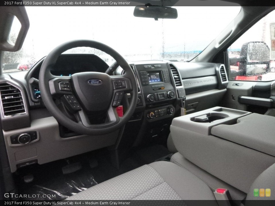 Medium Earth Gray Interior Photo for the 2017 Ford F350 Super Duty XL SuperCab 4x4 #118228832