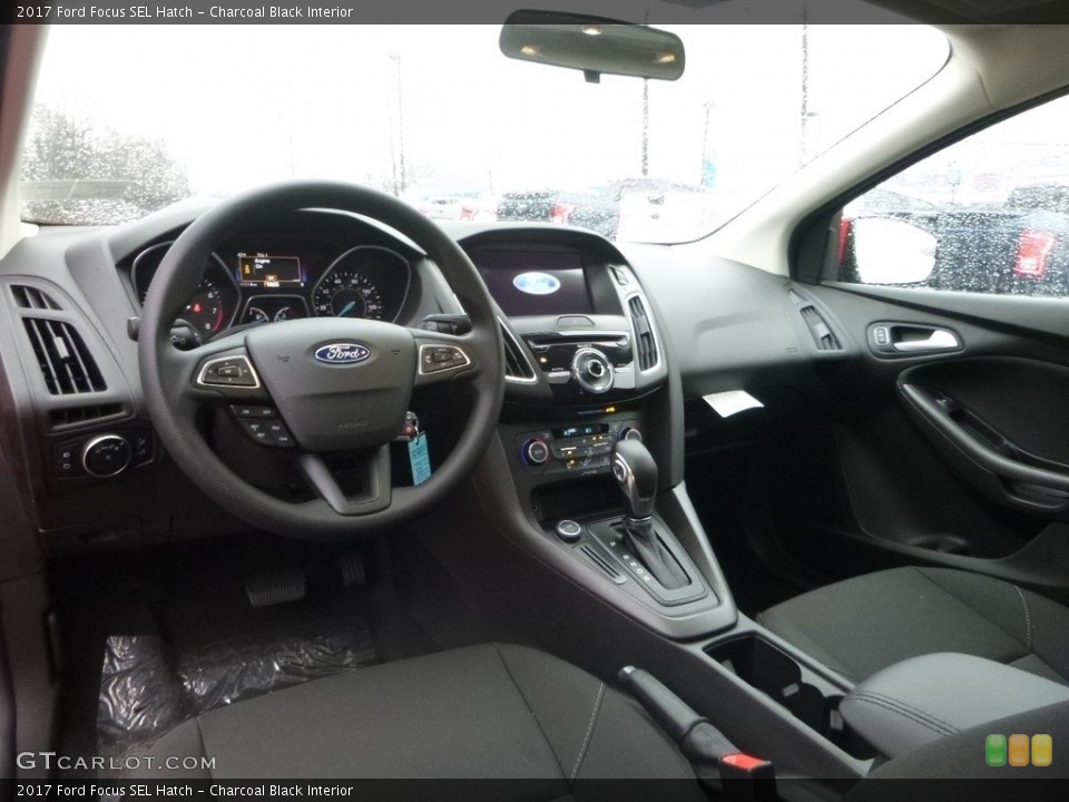 Charcoal Black Interior Photo for the 2017 Ford Focus SEL Hatch #118231151