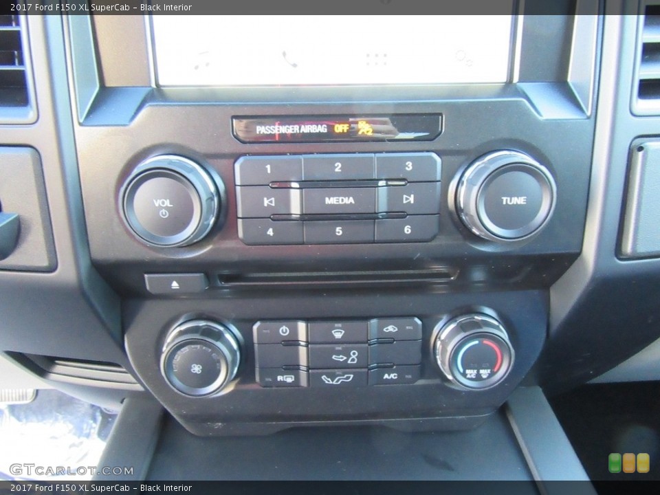 Black Interior Controls for the 2017 Ford F150 XL SuperCab #118304802