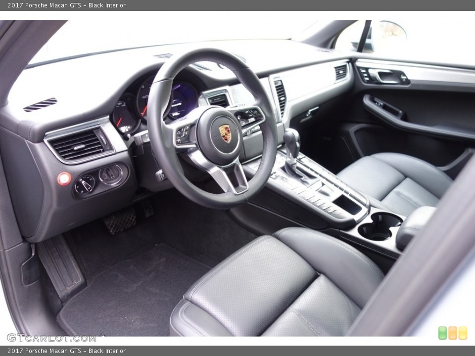 Black Interior Photo for the 2017 Porsche Macan GTS #118580026