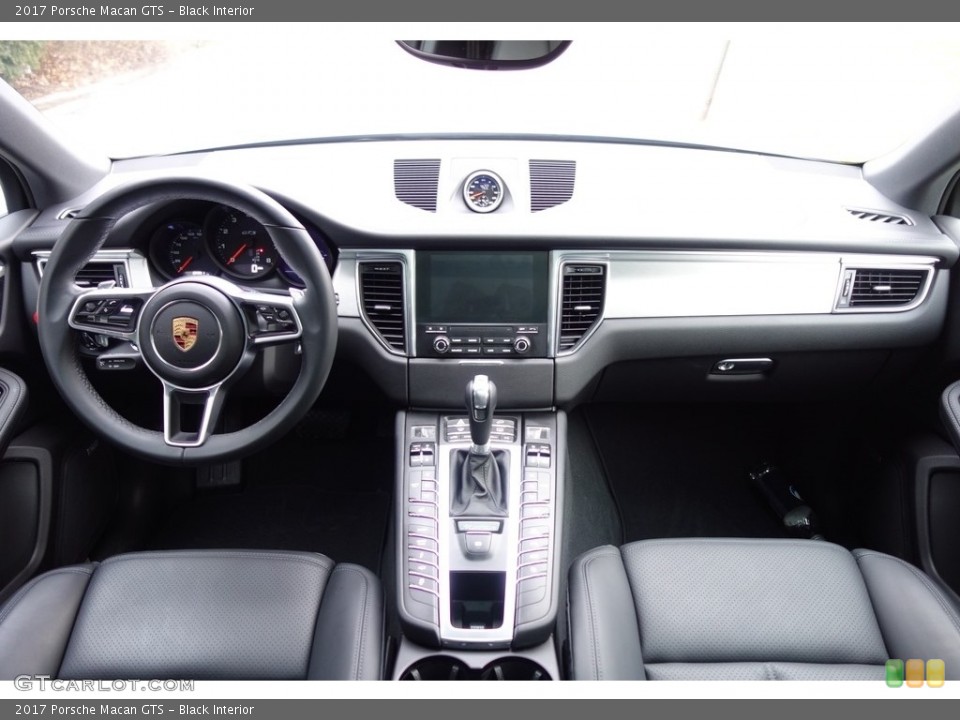 Black Interior Dashboard for the 2017 Porsche Macan GTS #118580098