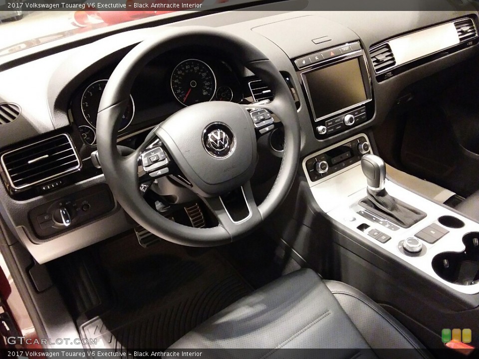 Black Anthracite Interior Photo for the 2017 Volkswagen Touareg V6 Exectutive #118826986