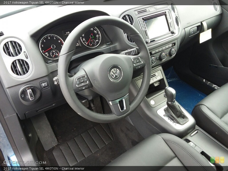 Charcoal Interior Photo for the 2017 Volkswagen Tiguan SEL 4MOTION #118827700