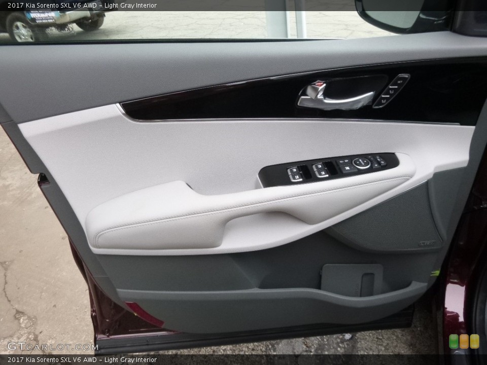 Light Gray Interior Door Panel for the 2017 Kia Sorento SXL V6 AWD #118976016