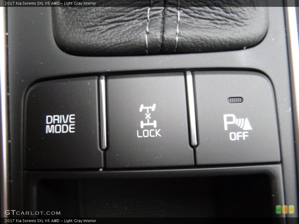 Light Gray Interior Controls for the 2017 Kia Sorento SXL V6 AWD #118976124
