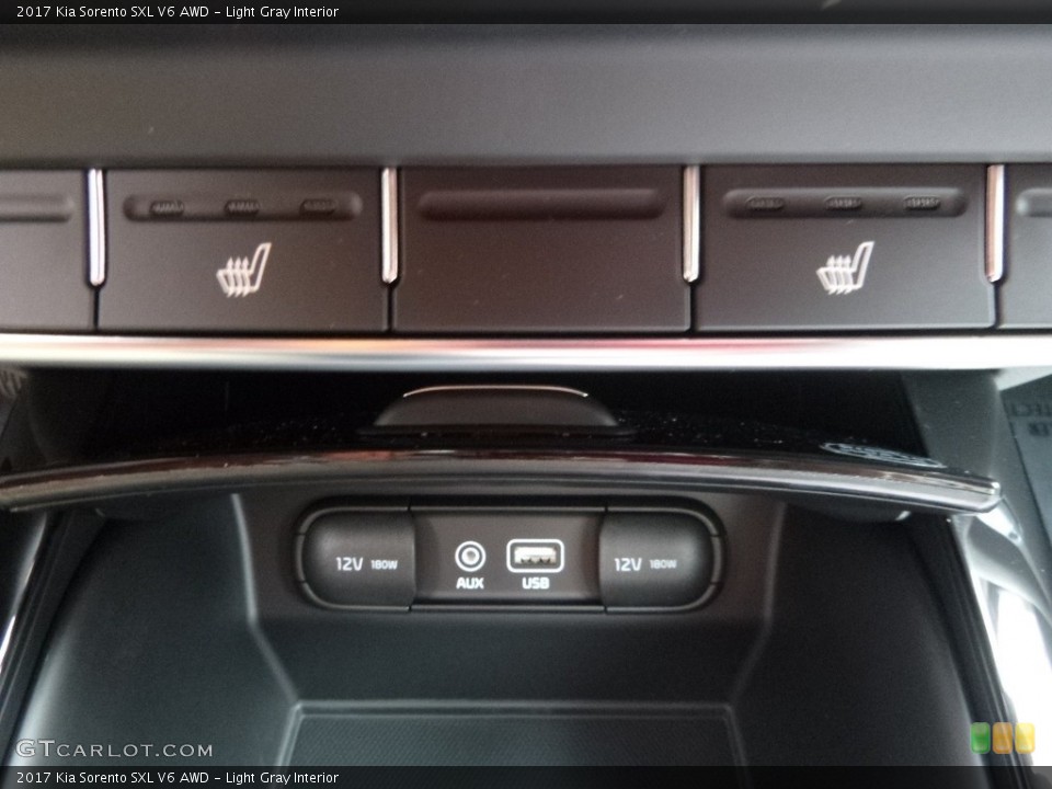 Light Gray Interior Controls for the 2017 Kia Sorento SXL V6 AWD #118976142