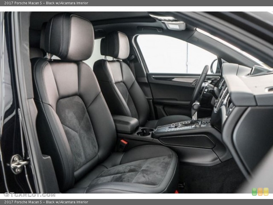 Black w/Alcantara Interior Photo for the 2017 Porsche Macan S #119032392