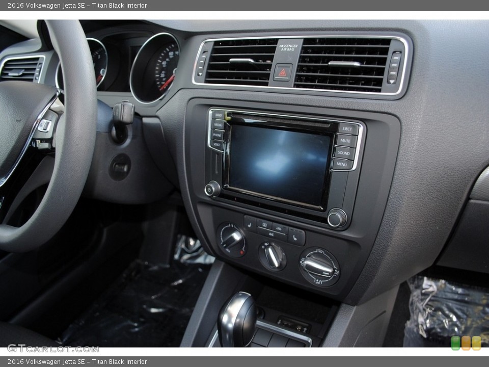 Titan Black Interior Controls for the 2016 Volkswagen Jetta SE #119067053