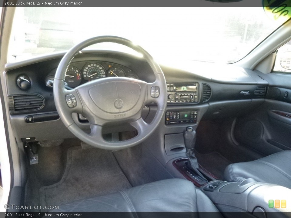 Medium Gray Interior Photo for the 2001 Buick Regal LS #119137787