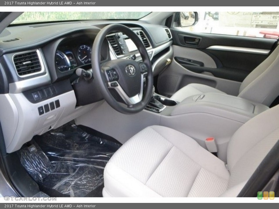 Ash Interior Photo for the 2017 Toyota Highlander Hybrid LE AWD #119264086