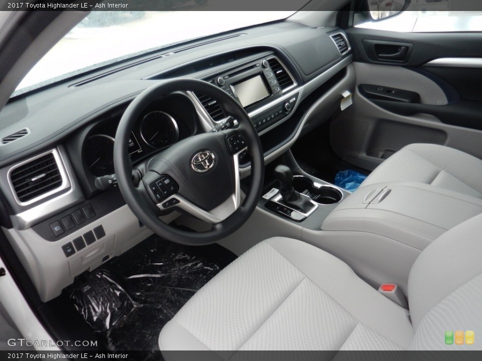 Ash Interior Photo for the 2017 Toyota Highlander LE #119344635