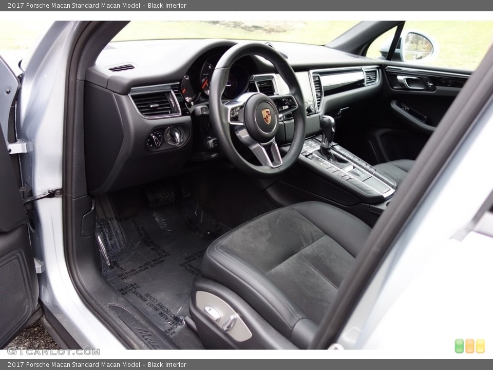 Black Interior Photo for the 2017 Porsche Macan  #119485788