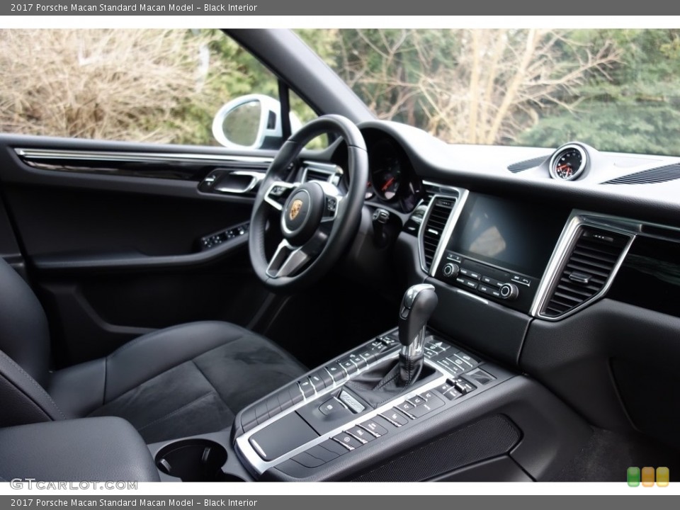 Black Interior Controls for the 2017 Porsche Macan  #119486004