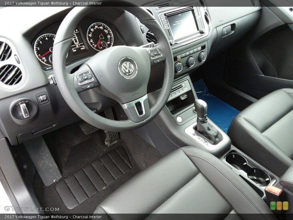 Charcoal Interior Photo for the 2017 Volkswagen Tiguan Wolfsburg #119511688