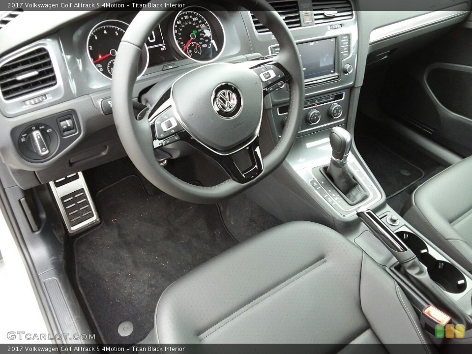 Titan Black Interior Photo for the 2017 Volkswagen Golf Alltrack S 4Motion #119513548