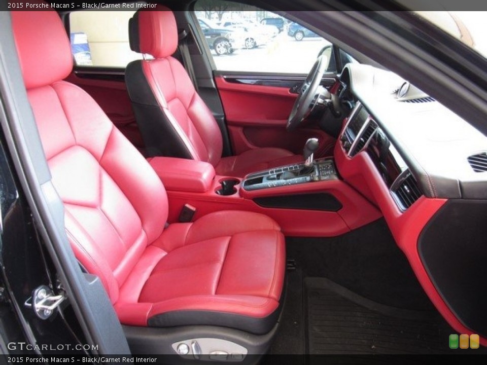 Black/Garnet Red 2015 Porsche Macan Interiors
