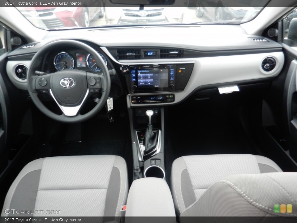 Ash Gray Interior Photo for the 2017 Toyota Corolla LE #119795174