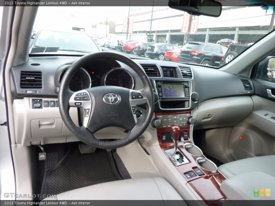 Ash Interior Photo for the 2013 Toyota Highlander Limited 4WD #119806319