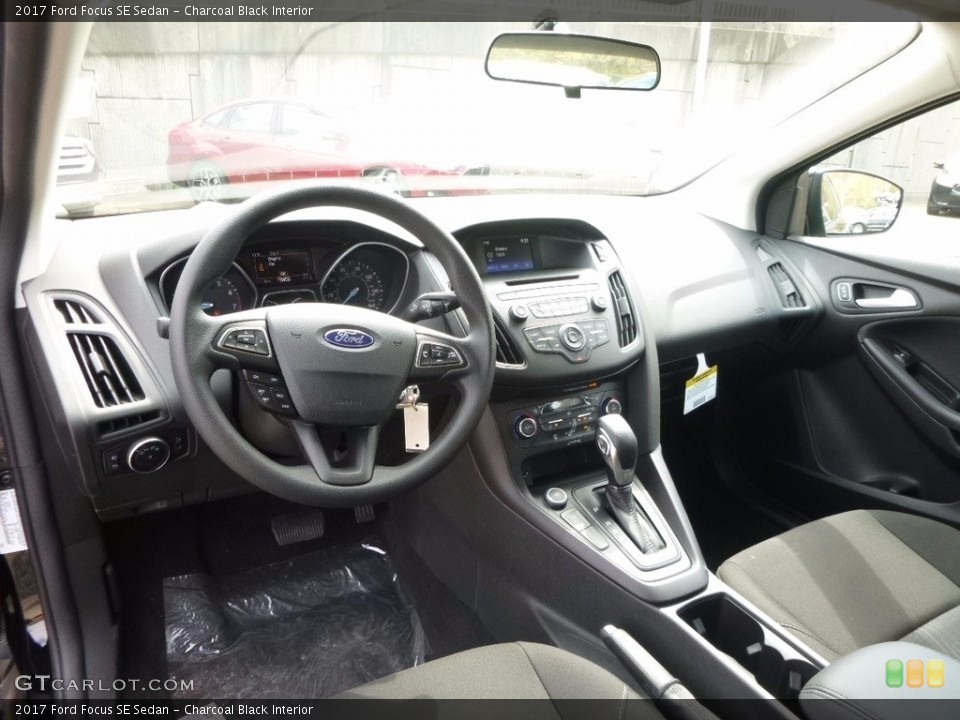 Charcoal Black Interior Photo for the 2017 Ford Focus SE Sedan #119919781