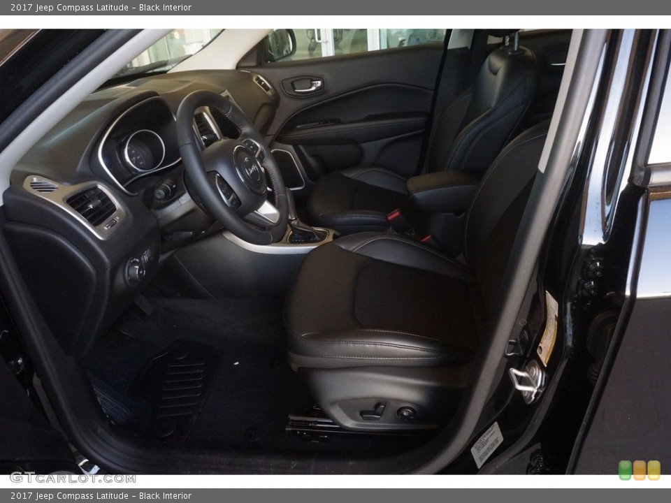 Black Interior Photo for the 2017 Jeep Compass Latitude #120113397