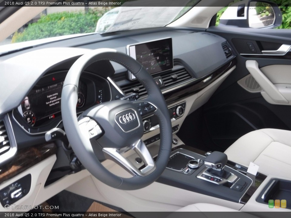Atlas Beige Interior Dashboard for the 2018 Audi Q5 2.0 TFSI Premium Plus quattro #120142046