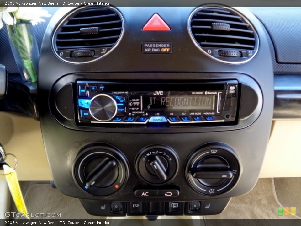 Cream Interior Controls for the 2006 Volkswagen New Beetle TDI Coupe #120229812