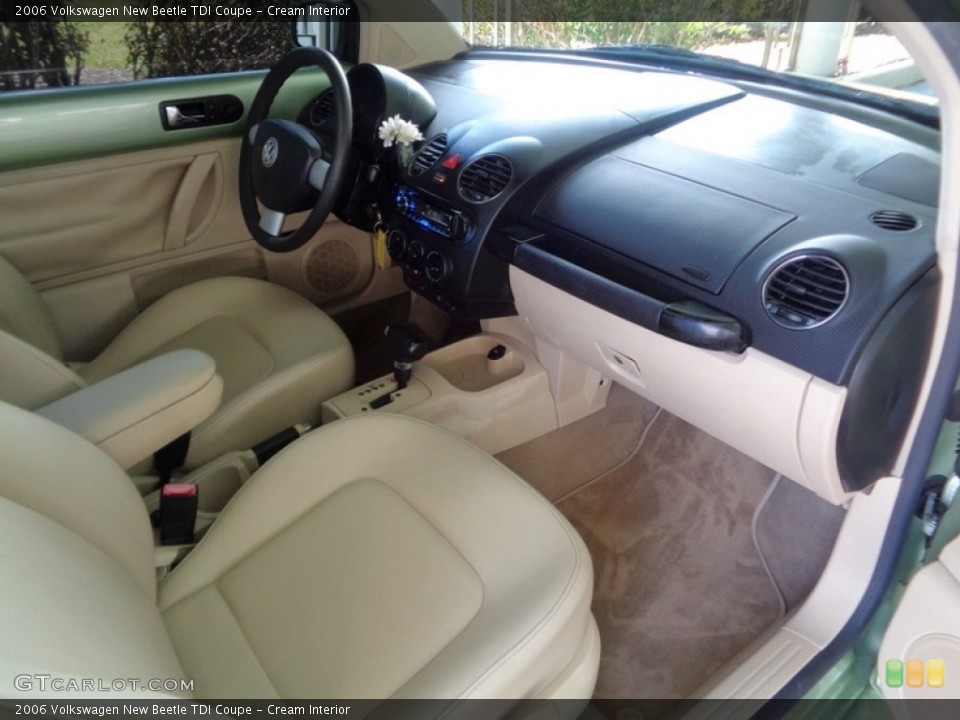 Cream Interior Photo for the 2006 Volkswagen New Beetle TDI Coupe #120230580
