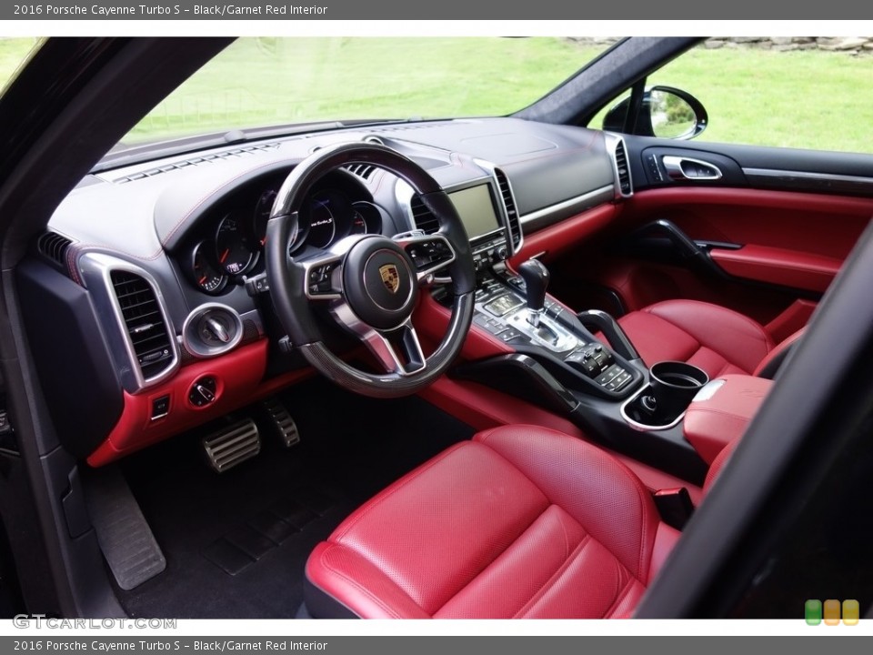 Black/Garnet Red Interior Photo for the 2016 Porsche Cayenne Turbo S #120347182