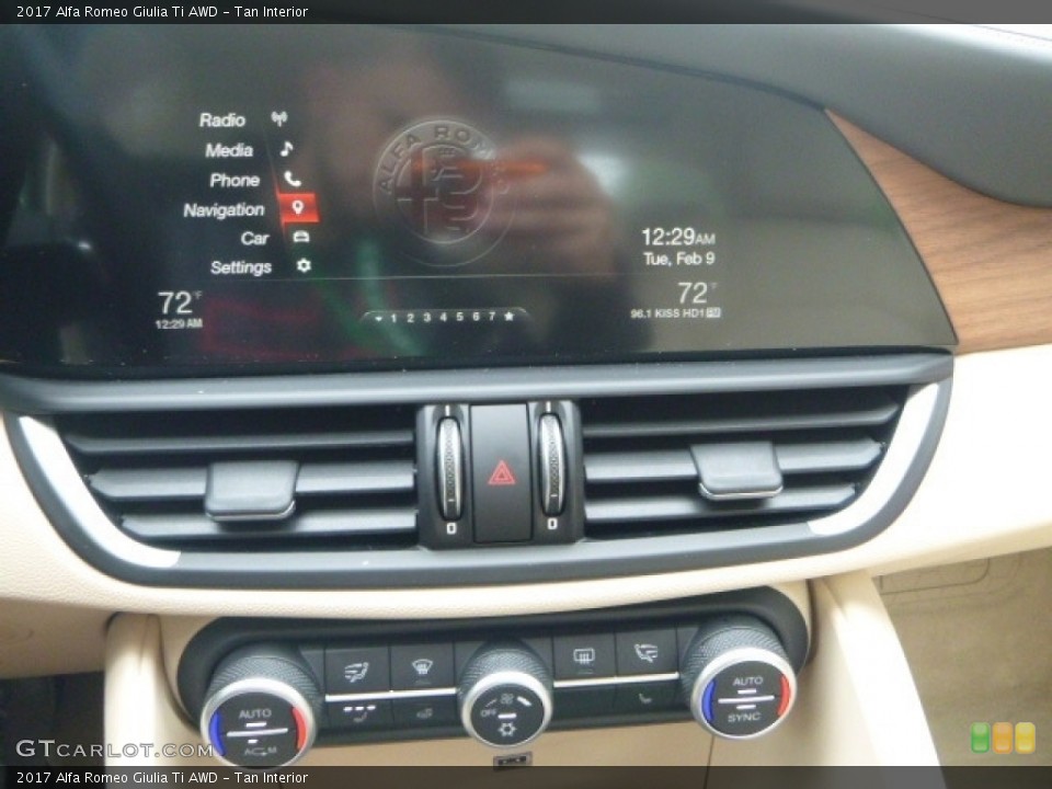 Tan Interior Controls for the 2017 Alfa Romeo Giulia Ti AWD #120722981