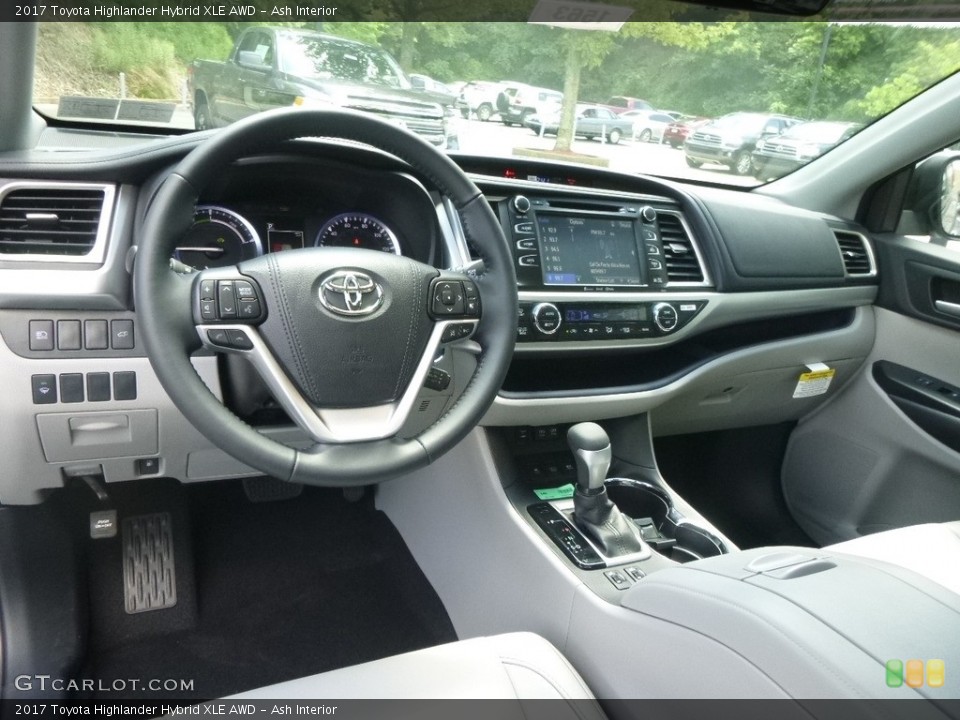 Ash Interior Photo for the 2017 Toyota Highlander Hybrid XLE AWD #120780816