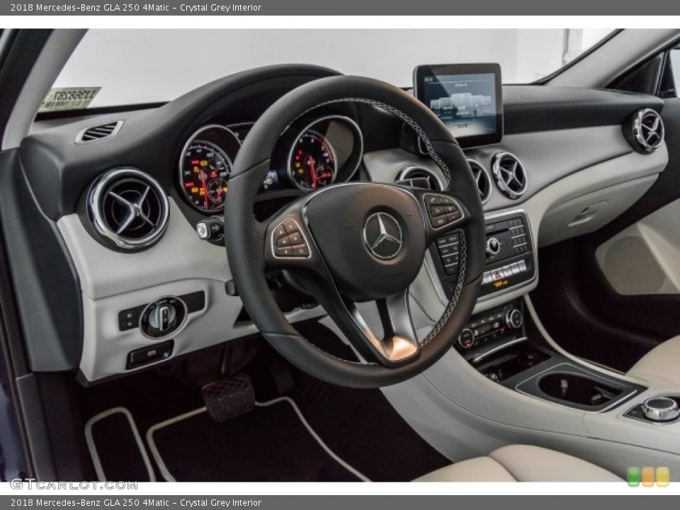Crystal Grey Interior Dashboard for the 2018 Mercedes-Benz GLA 250 4Matic #120901424
