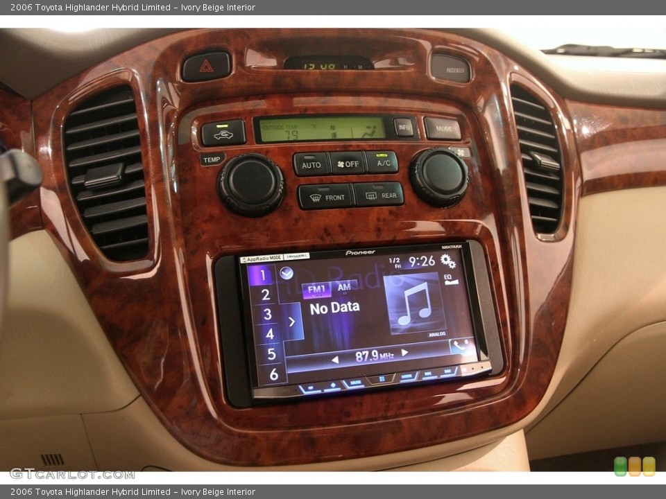 Ivory Beige Interior Controls for the 2006 Toyota Highlander Hybrid Limited #121192176