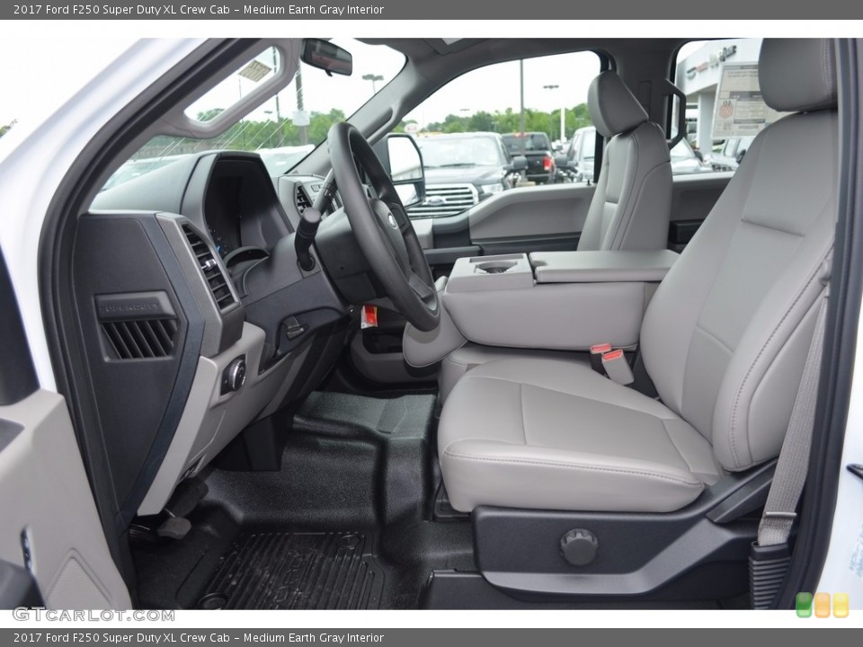 Medium Earth Gray Interior Photo for the 2017 Ford F250 Super Duty XL Crew Cab #121211139