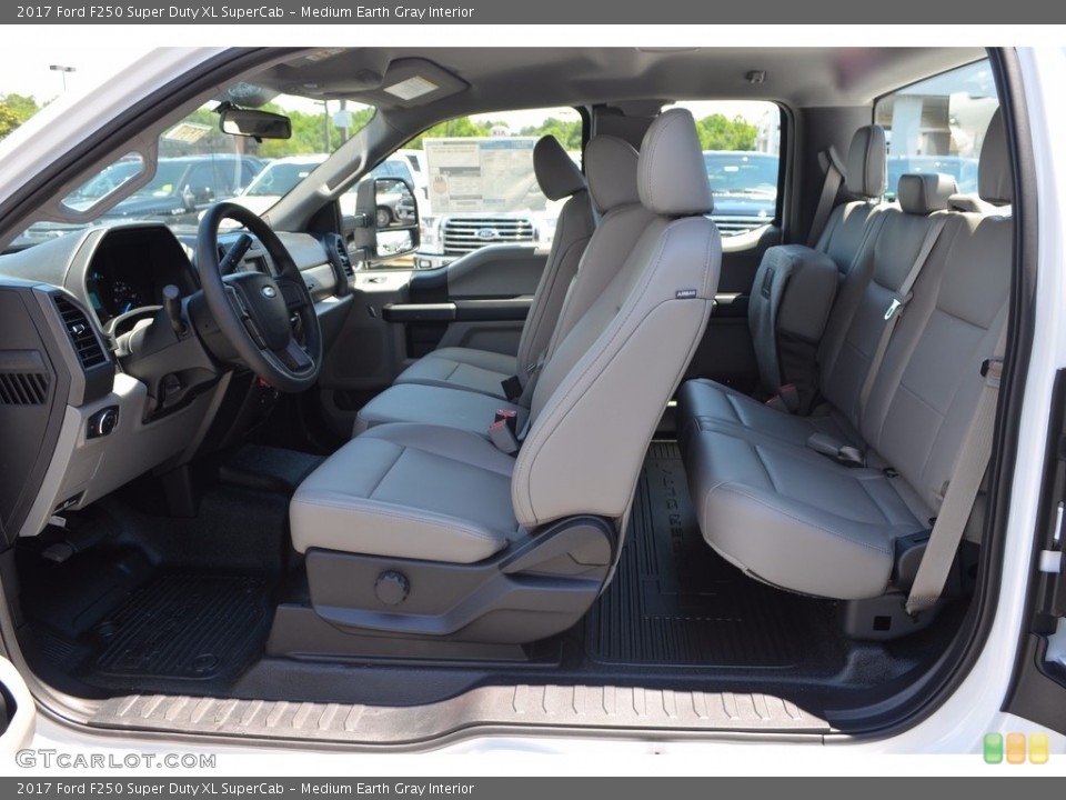 Medium Earth Gray Interior Photo for the 2017 Ford F250 Super Duty XL SuperCab #121332964