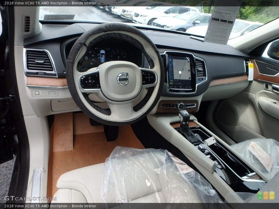 Blonde Interior Photo for the 2018 Volvo XC90 T6 AWD Inscription #121390634