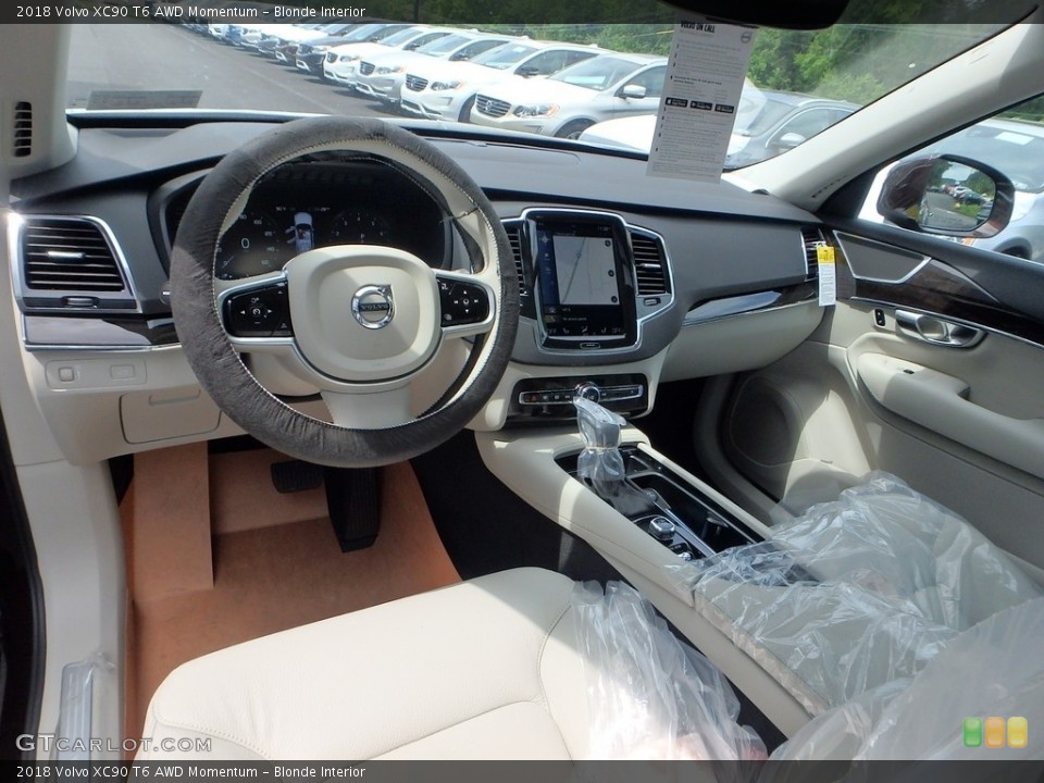 Blonde Interior Photo for the 2018 Volvo XC90 T6 AWD Momentum #121391334