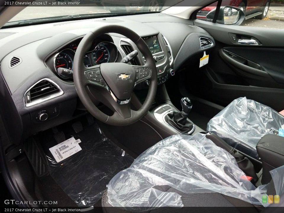 Jet Black Interior Photo for the 2017 Chevrolet Cruze LT #121446382
