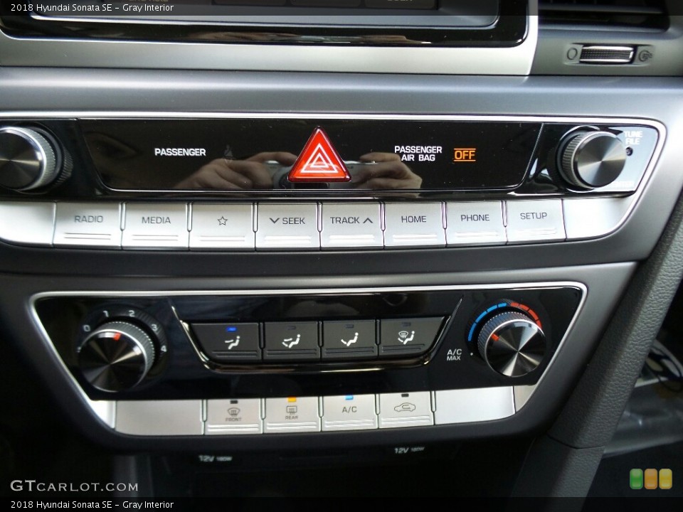 Gray Interior Controls for the 2018 Hyundai Sonata SE #121567776