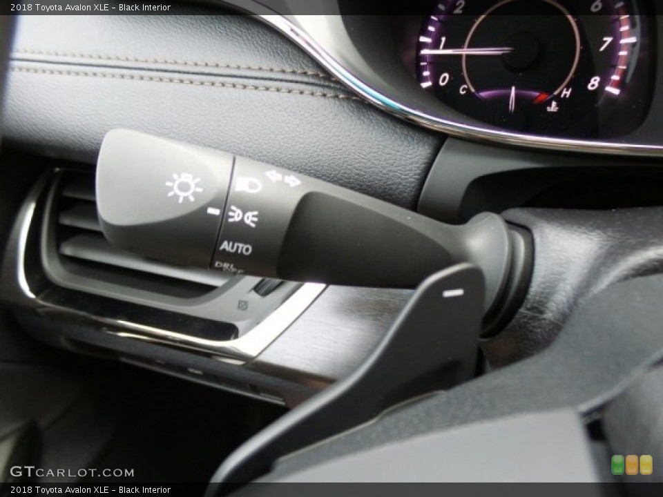 Black Interior Controls for the 2018 Toyota Avalon XLE #121692821